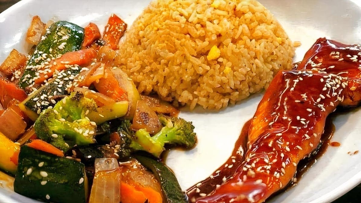 HL5. Hibachi Salmon.