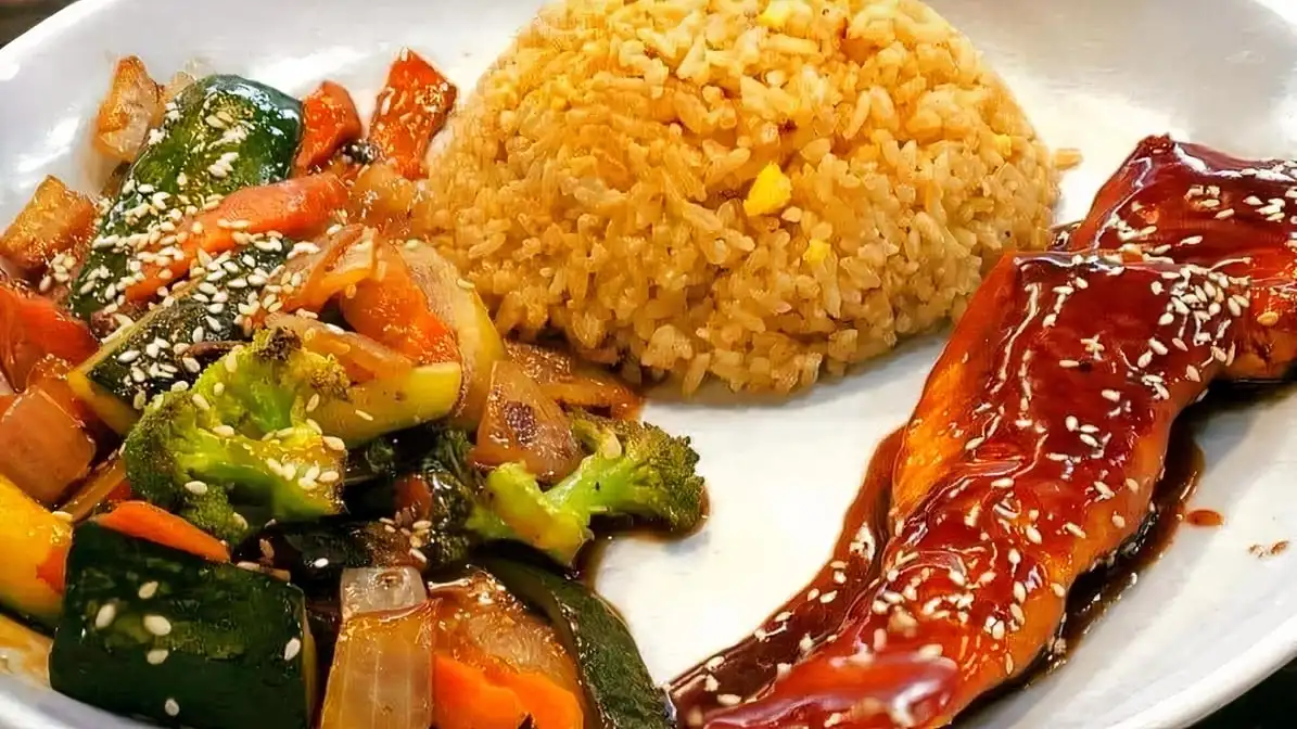 HL5. Hibachi Salmon.